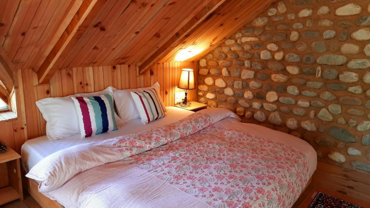 Ishan Log Huts-A Boutique Home Stay Banjār Esterno foto