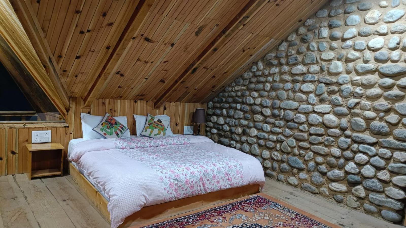 Ishan Log Huts-A Boutique Home Stay Banjār Esterno foto