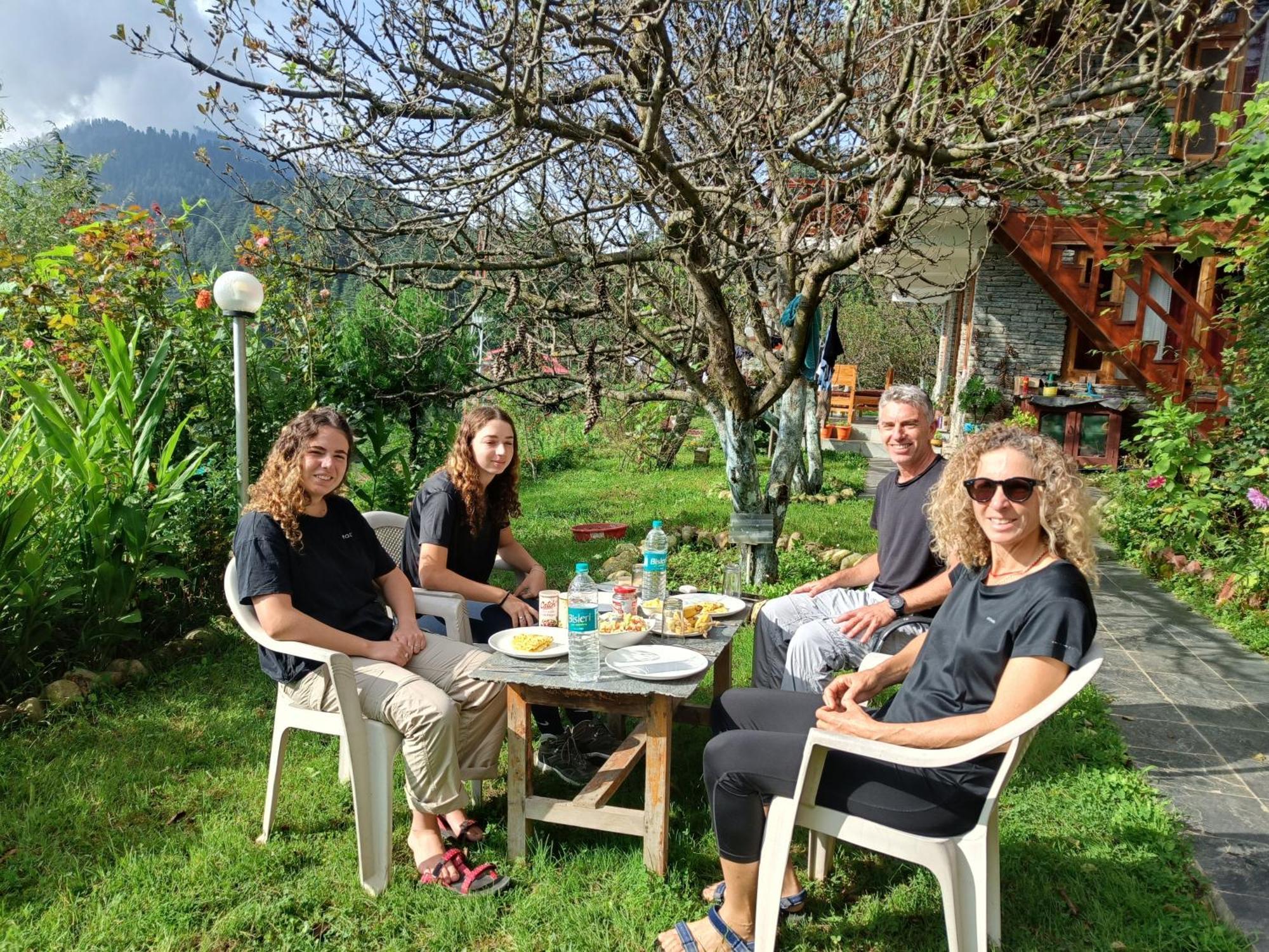 Ishan Log Huts-A Boutique Home Stay Banjār Esterno foto