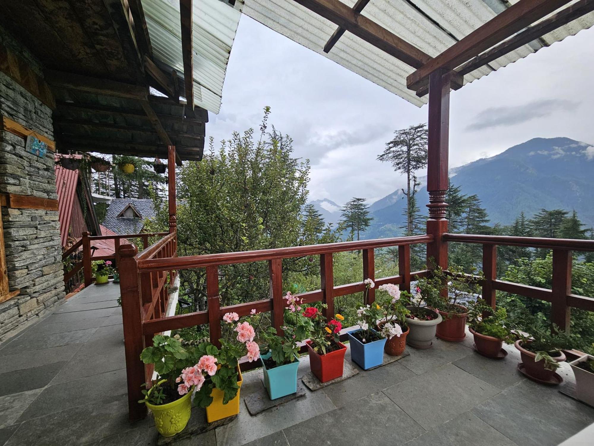 Ishan Log Huts-A Boutique Home Stay Banjār Esterno foto